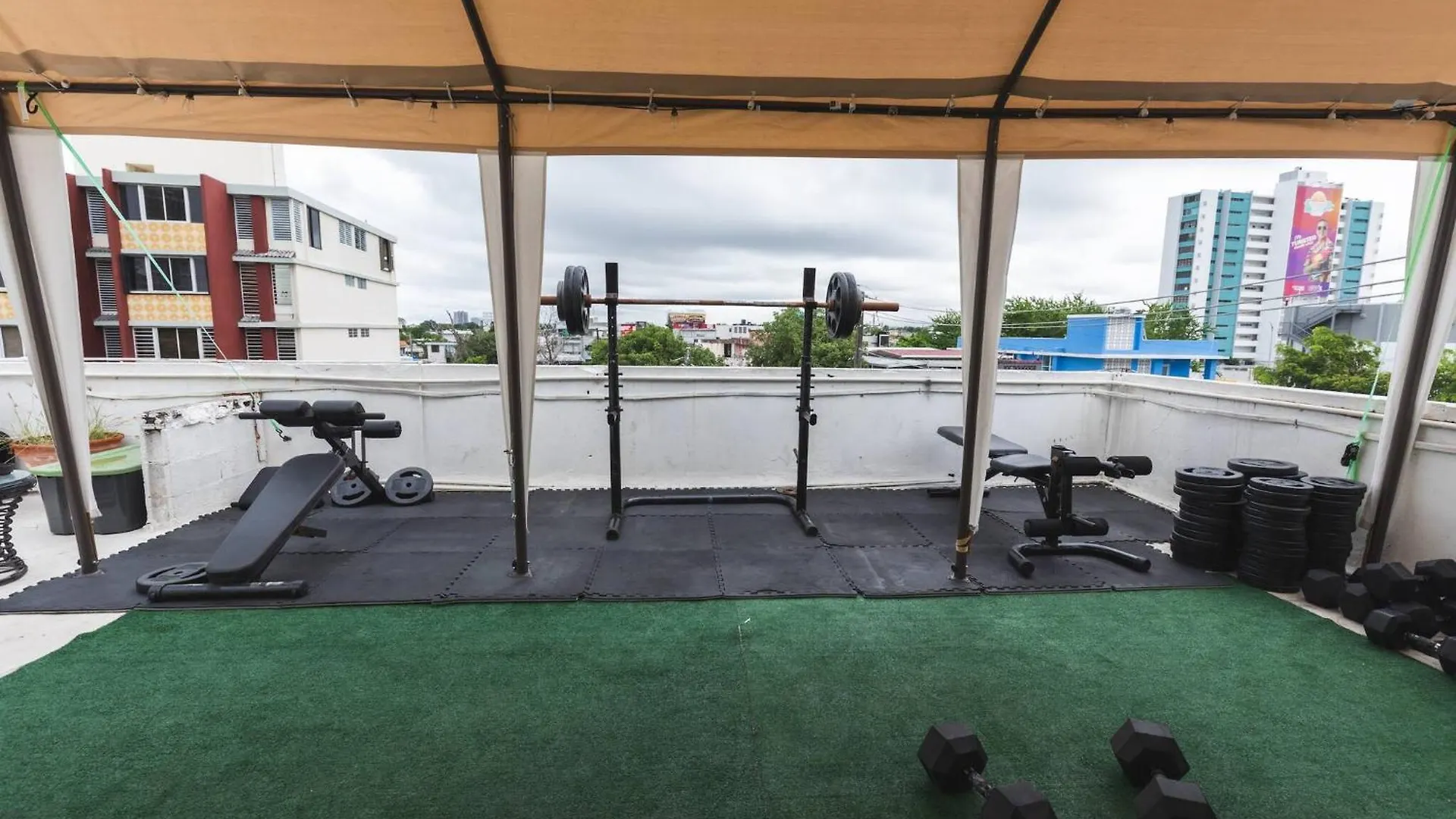 Prime Apartment Near Beach, Dining & Nightlife! 산후안